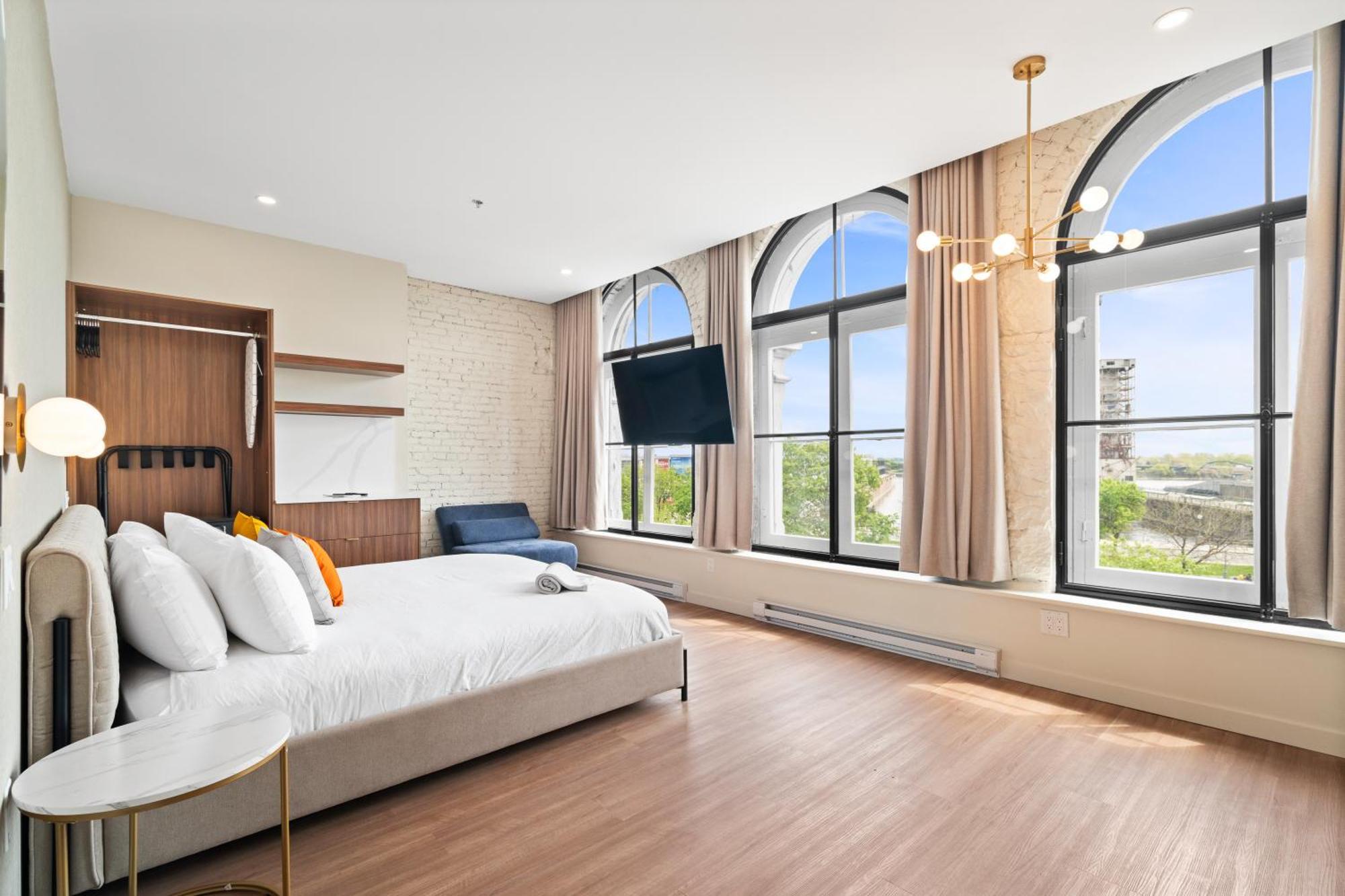 Deluxe King Room,1699924382:JPEG